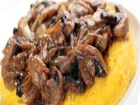 Budinca de malai cu ciuperci si sos de rosii
